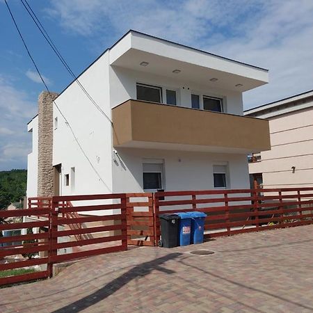 Fiesta Apartman Miskolc Exterior foto