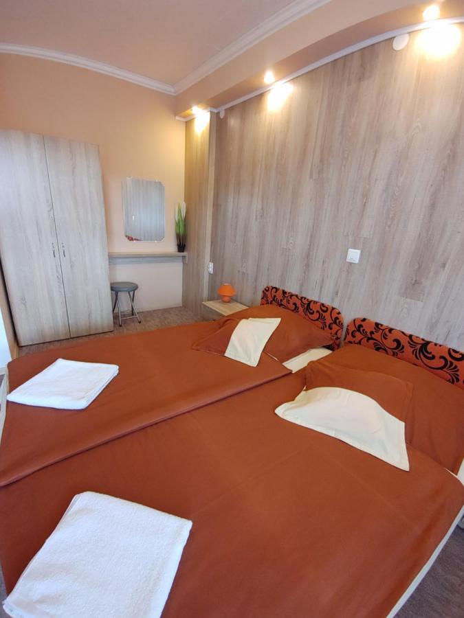 Fiesta Apartman Miskolc Exterior foto