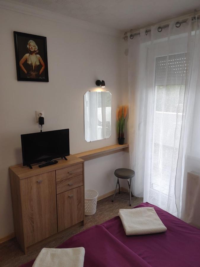 Fiesta Apartman Miskolc Exterior foto