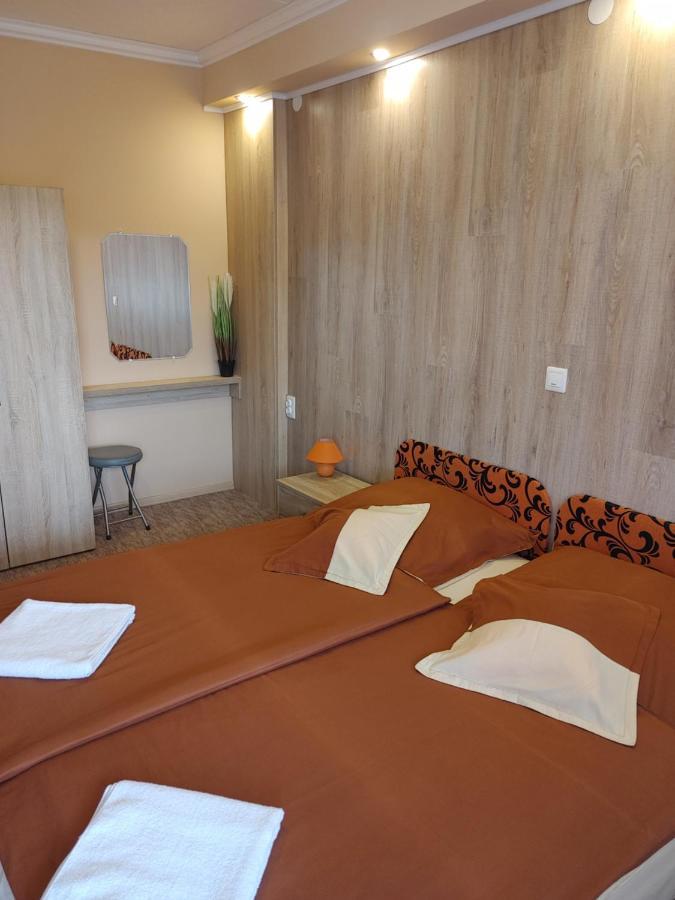 Fiesta Apartman Miskolc Exterior foto