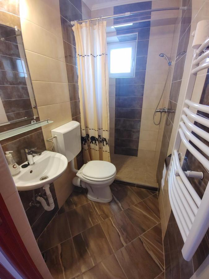 Fiesta Apartman Miskolc Exterior foto