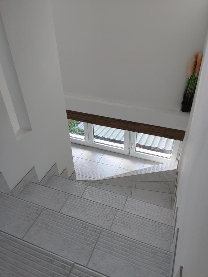 Fiesta Apartman Miskolc Exterior foto