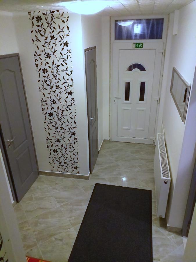 Fiesta Apartman Miskolc Exterior foto