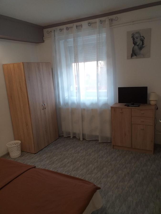 Fiesta Apartman Miskolc Exterior foto