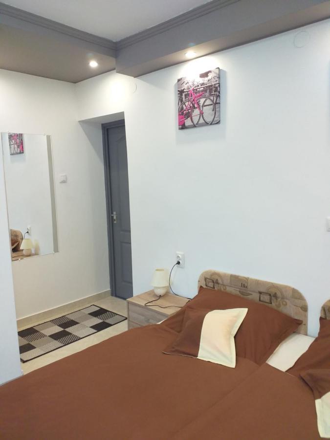 Fiesta Apartman Miskolc Exterior foto